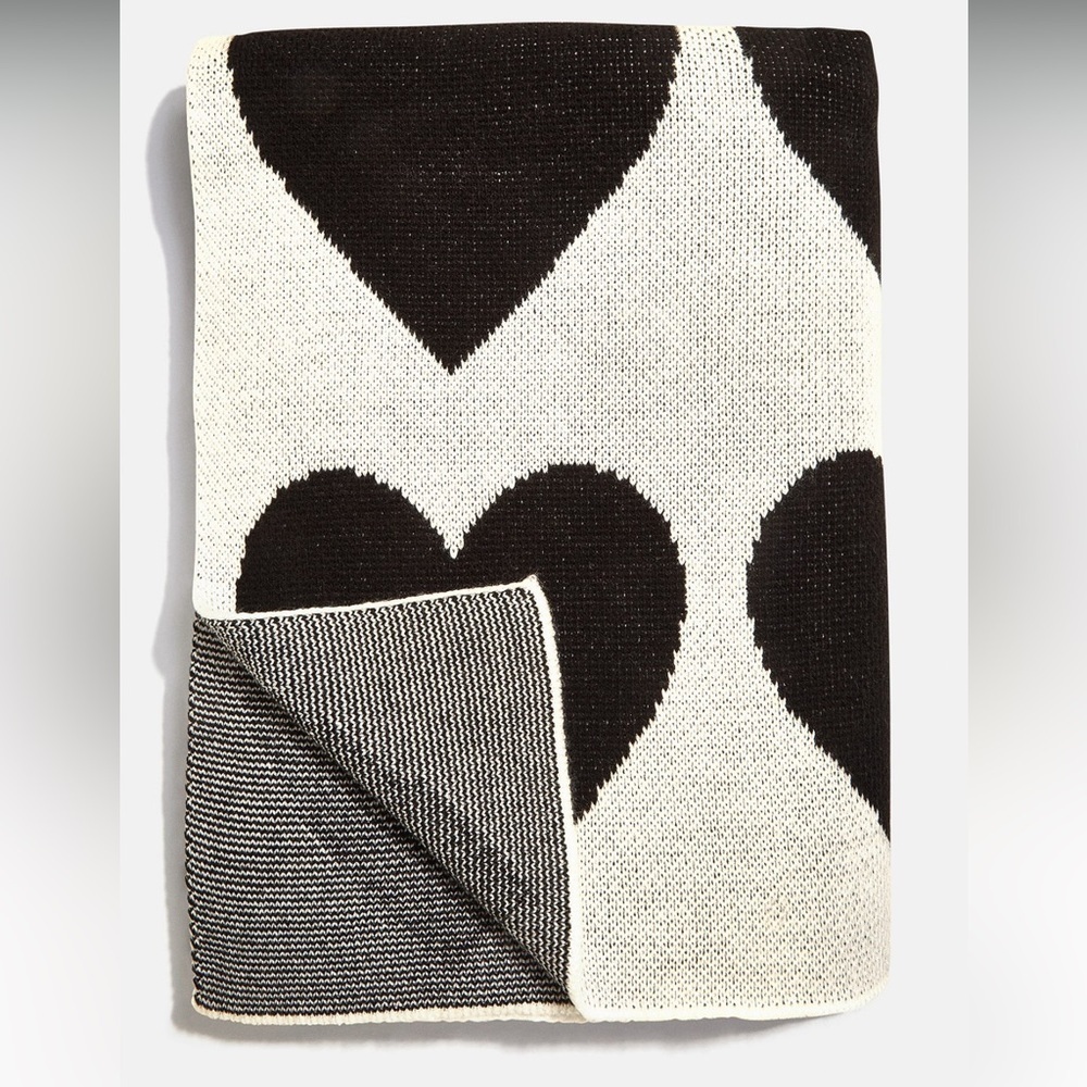 Baublebar Black Cream Wrapped In Love Custom Heart Blanket Letter W
